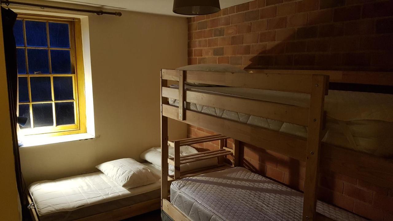 'Yellow Wood Micro Hostel-Eco Urban Bothy Style Very Basic But Cosy Redecorating But Cheap & Friendly Quiet Time Lockout 11Pm-7Am Bring Towel Or Hire 브레컨 외부 사진