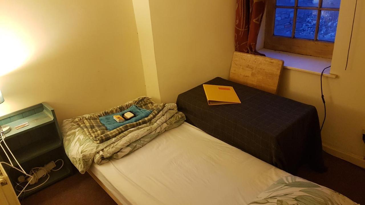 'Yellow Wood Micro Hostel-Eco Urban Bothy Style Very Basic But Cosy Redecorating But Cheap & Friendly Quiet Time Lockout 11Pm-7Am Bring Towel Or Hire 브레컨 외부 사진