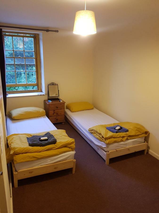 'Yellow Wood Micro Hostel-Eco Urban Bothy Style Very Basic But Cosy Redecorating But Cheap & Friendly Quiet Time Lockout 11Pm-7Am Bring Towel Or Hire 브레컨 외부 사진